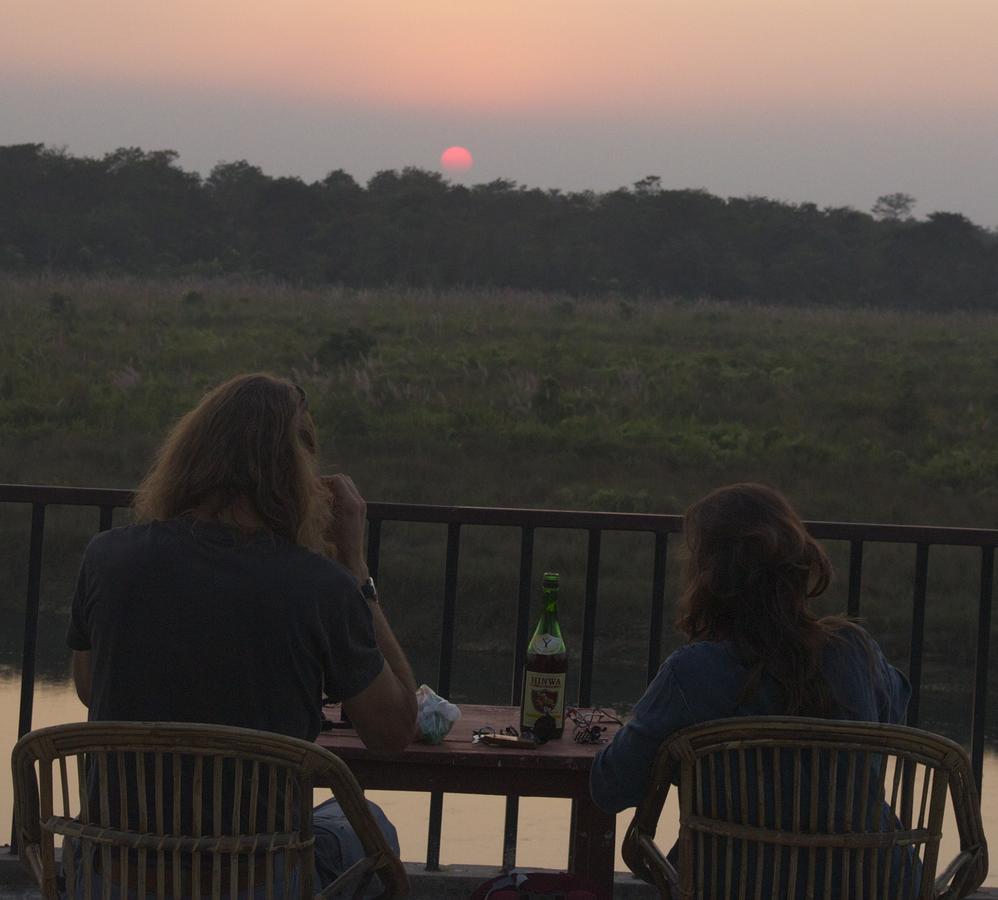 Hotel Jungle Sunset Camp Sauraha Exterior foto